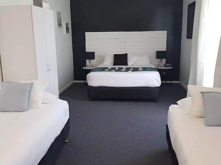 호텔 Town House Motor Inn