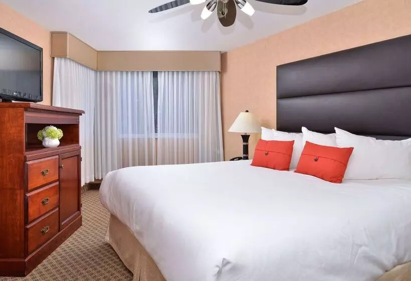 هتل Best Western Plus Regency Inn And Conference Centre