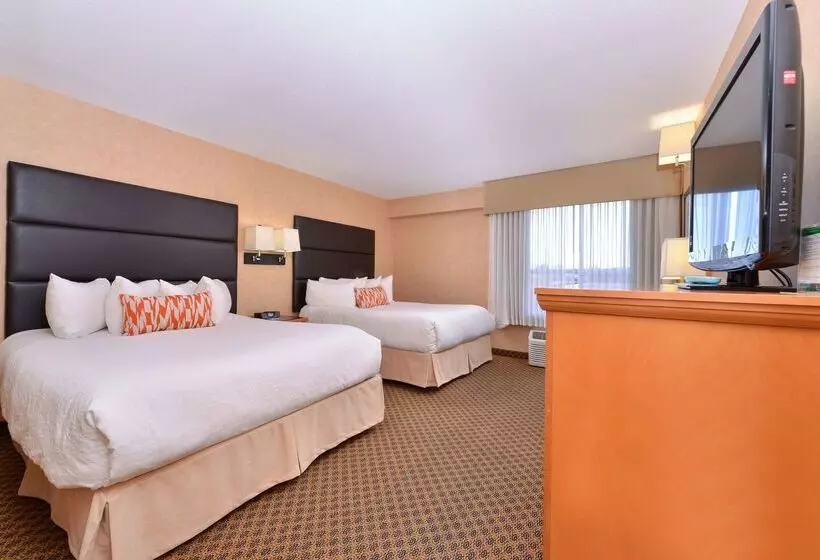 هتل Best Western Plus Regency Inn And Conference Centre