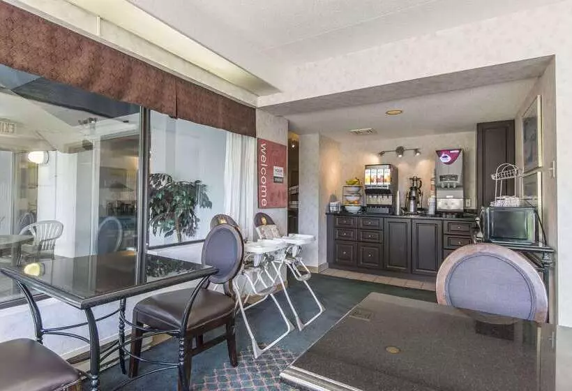 בית מלון כפרי Comfort Inn