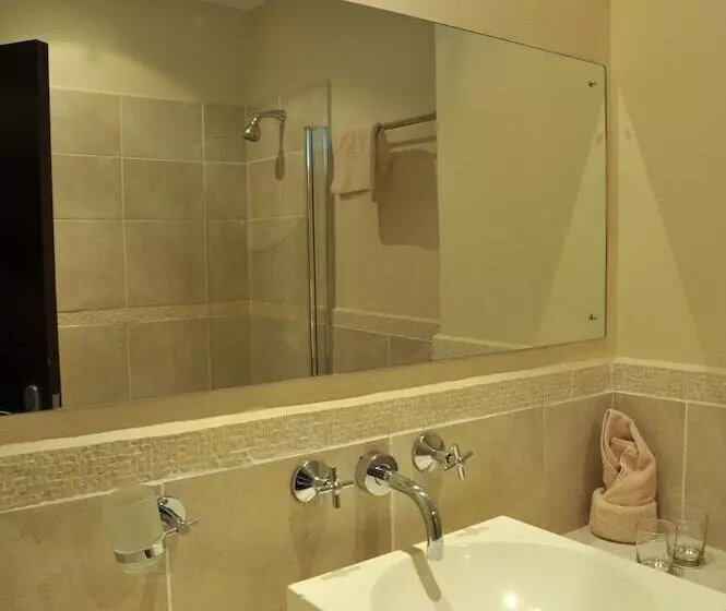 酒店 Cresta Riley S