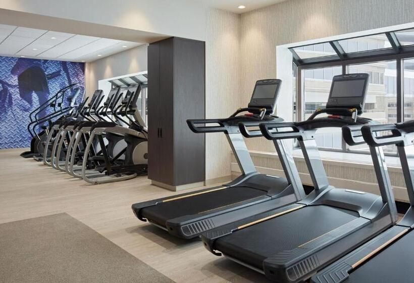 Delta Hotels Calgary Airport In Terminal