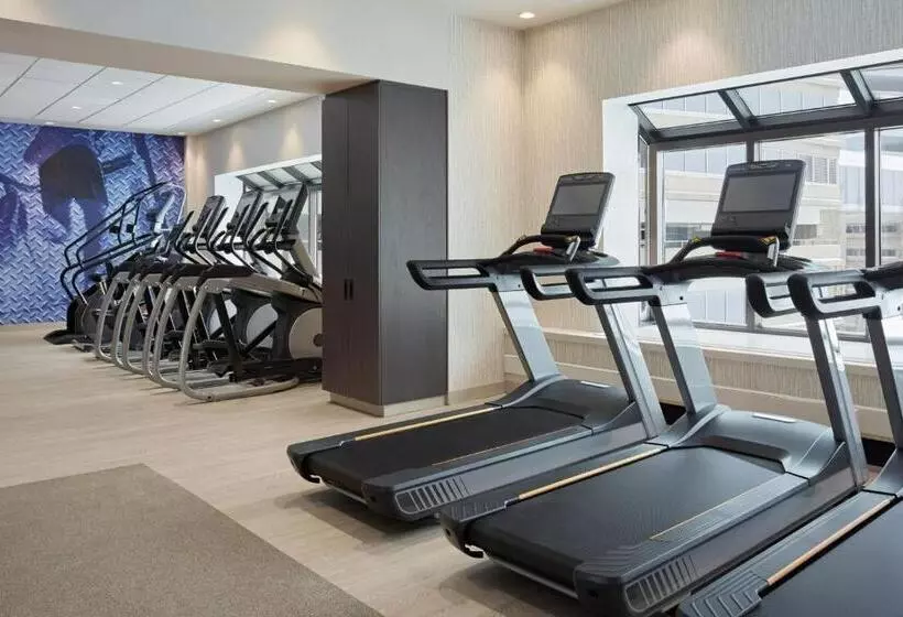 Delta Hotels Calgary Airport In Terminal