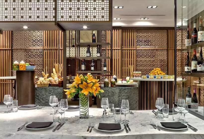 هتل Hilton Mandalay