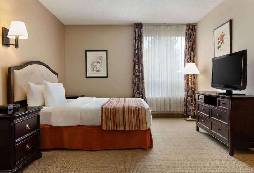 هتل Ramada By Wyndham Fredericton