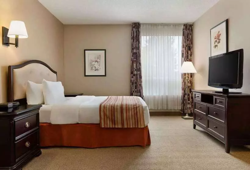 Hotel Ramada By Wyndham Fredericton