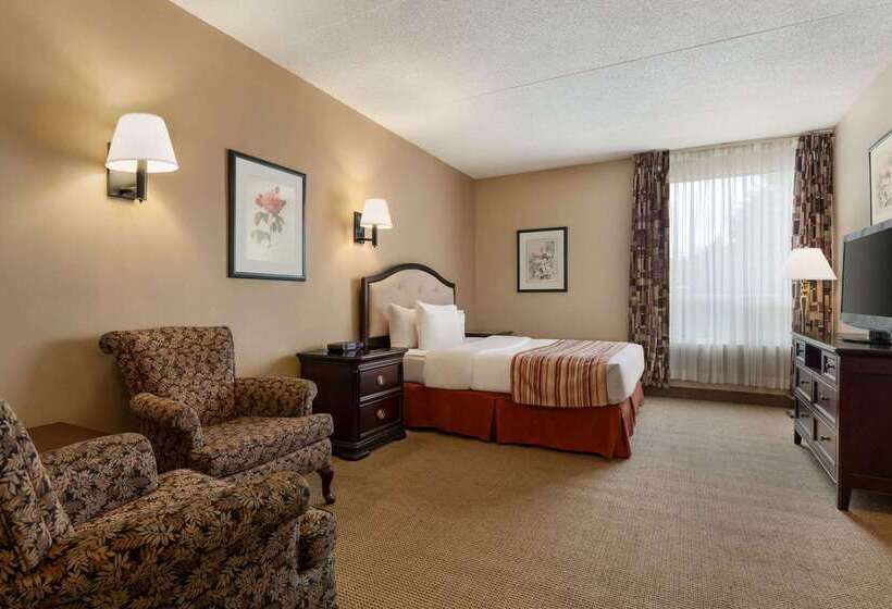 هتل Ramada By Wyndham Fredericton