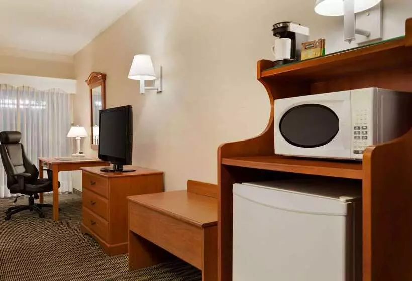 Hotel Ramada By Wyndham Fredericton