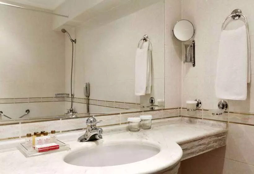 호텔 Ramada By Wyndham Plovdiv Trimontium