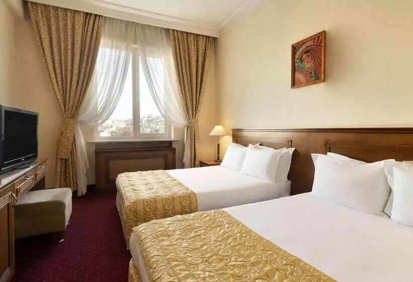 호텔 Ramada By Wyndham Plovdiv Trimontium