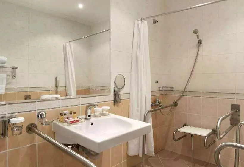 호텔 Ramada By Wyndham Plovdiv Trimontium