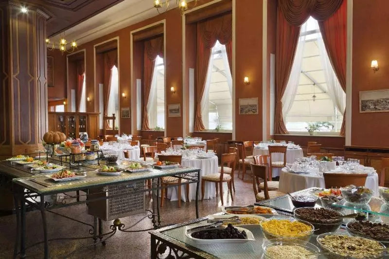 호텔 Ramada By Wyndham Plovdiv Trimontium