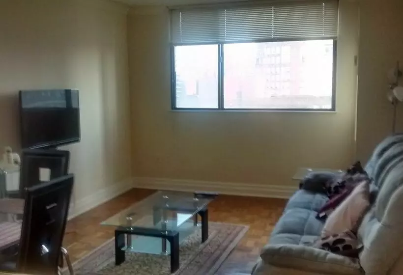 هتل Bay Bloor Executive Suites