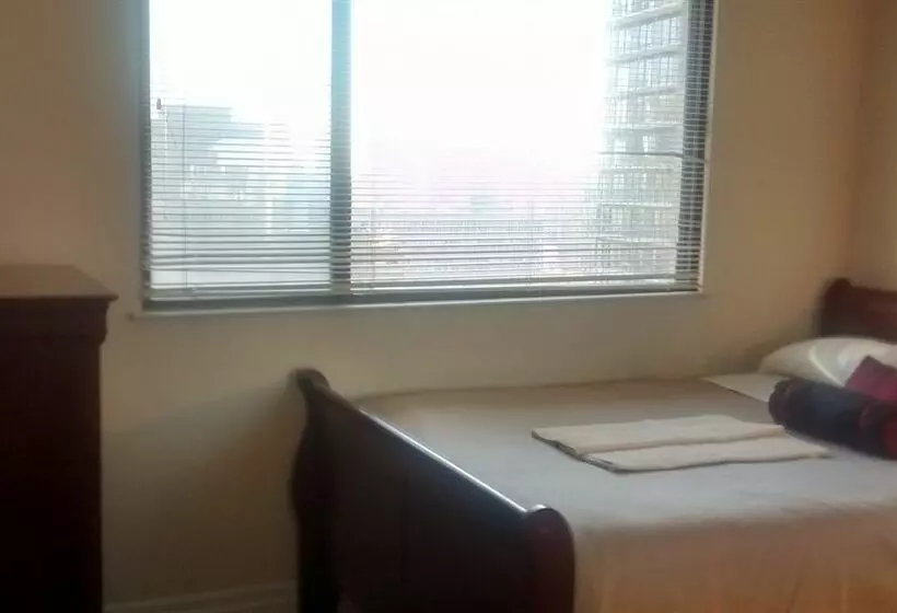 هتل Bay Bloor Executive Suites