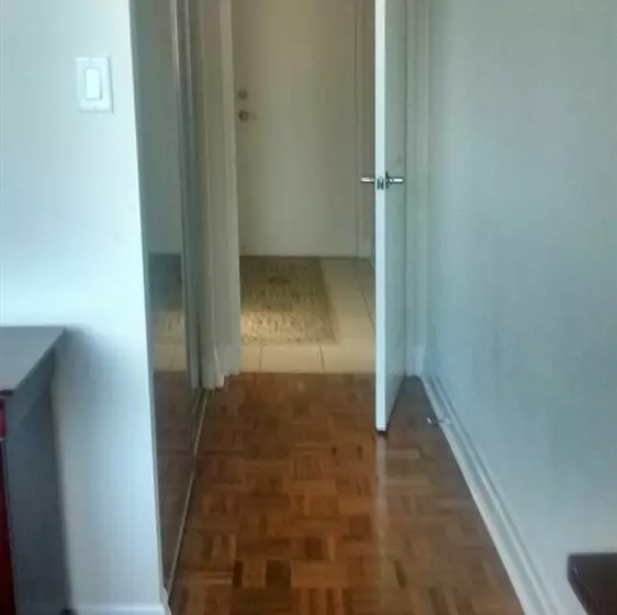 هتل Bay Bloor Executive Suites