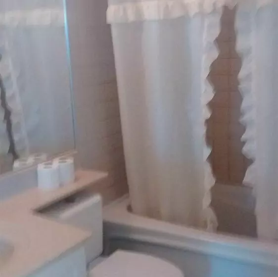 هتل Bay Bloor Executive Suites