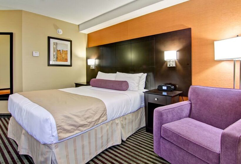 Best Western Plus Toronto North York Hotel & Suites