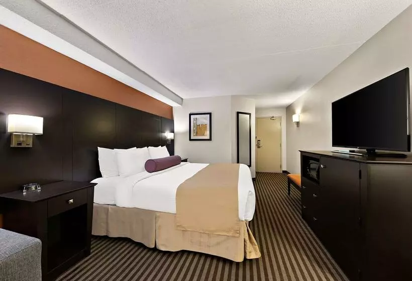 Best Western Plus Toronto North York Hotel & Suites
