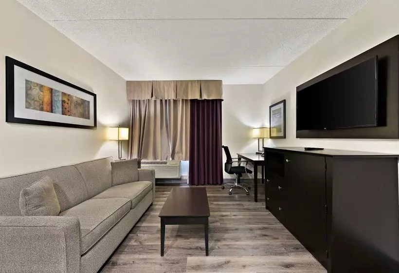 Best Western Plus Toronto North York Hotel & Suites