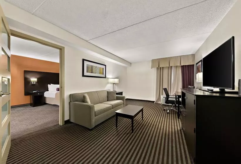 Best Western Plus Toronto North York Hotel & Suites