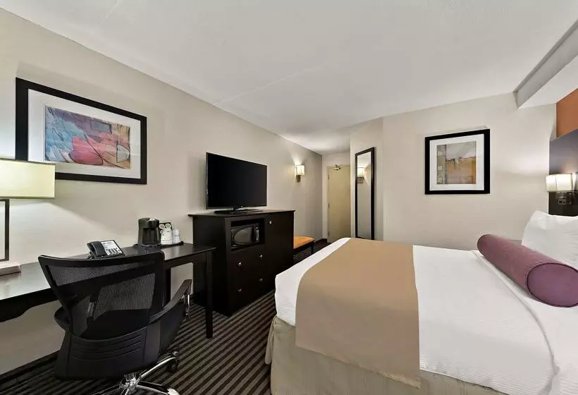 Best Western Plus Toronto North York Hotel & Suites