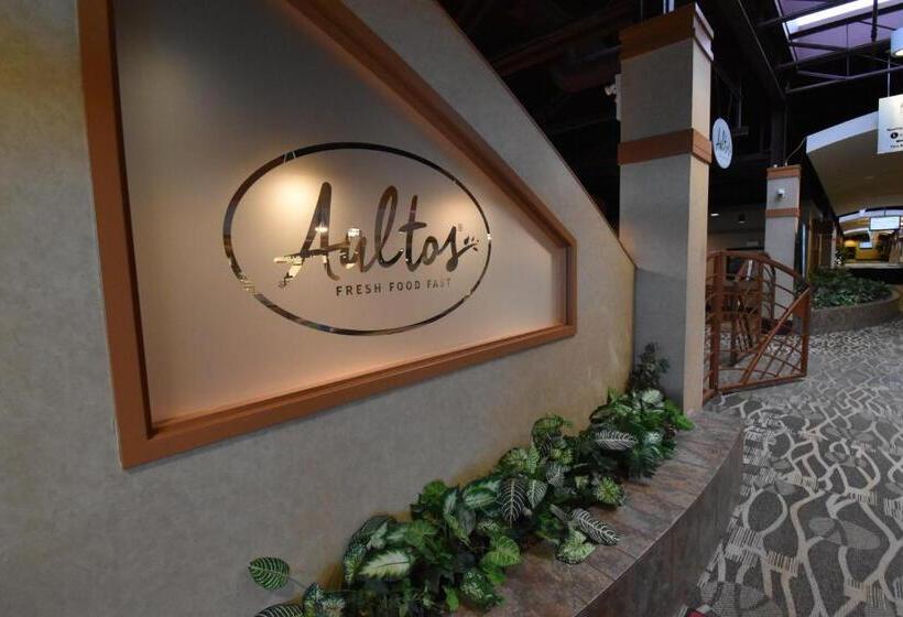 هتل Canad Inns Destination Centre Polo Park