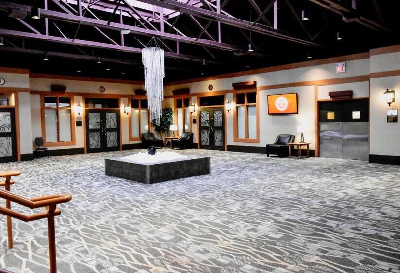 هتل Canad Inns Destination Centre Polo Park