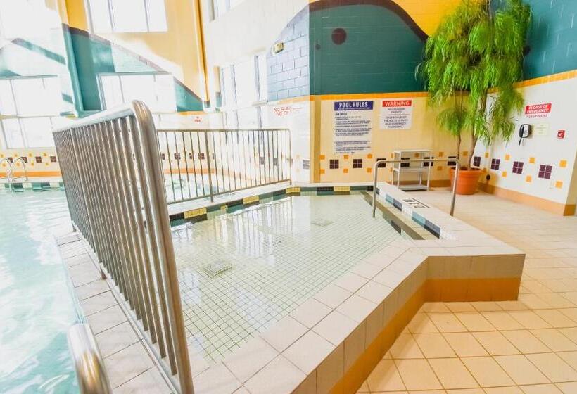 هتل Canad Inns Destination Centre Polo Park