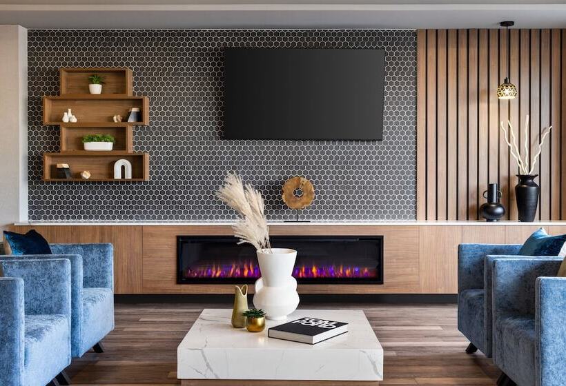 هتل Crowne Plaza Saint John Harbour View, An Ihg