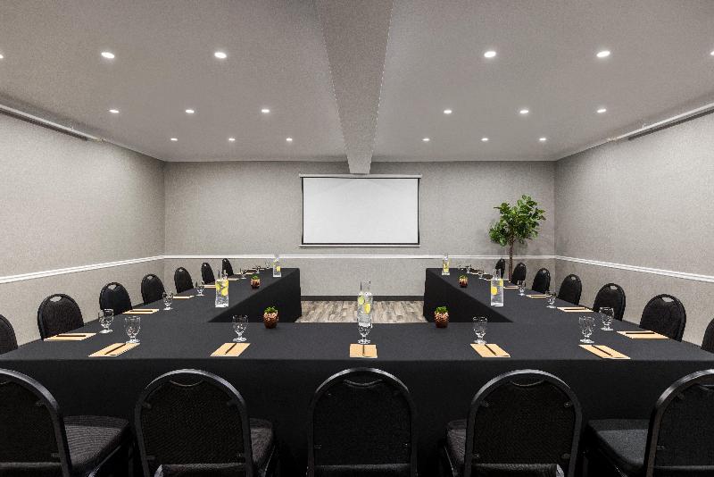 هتل Crowne Plaza Saint John Harbour View, An Ihg