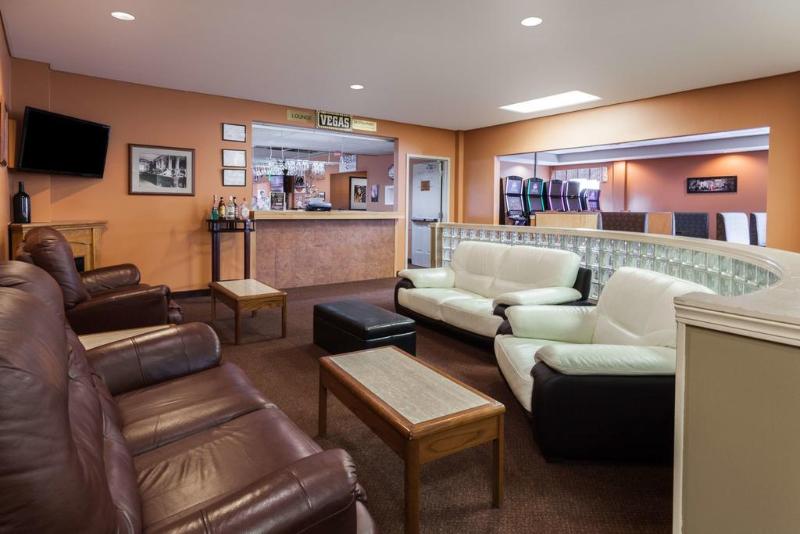 هتل Crowne Plaza Saint John Harbour View, An Ihg