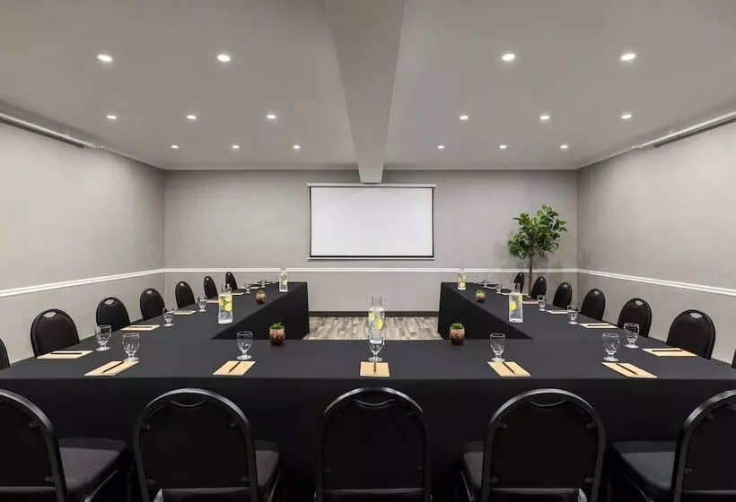 Szálloda Crowne Plaza Saint John Harbour View, An Ihg