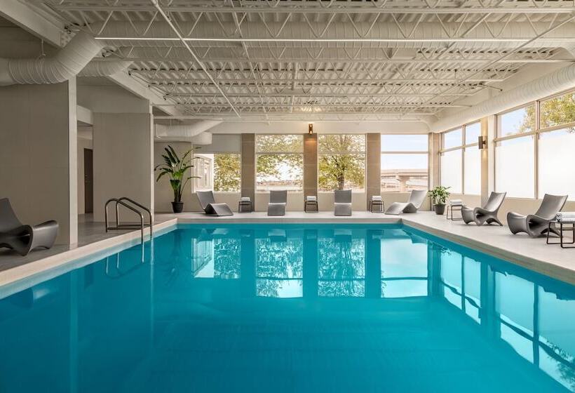 هتل Crowne Plaza Saint John Harbour View, An Ihg