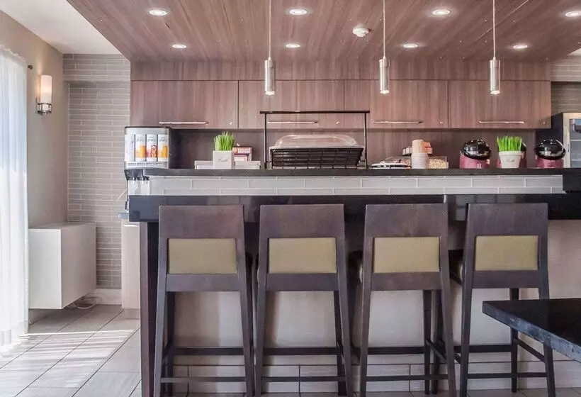 בית מלון כפרי Comfort Inn