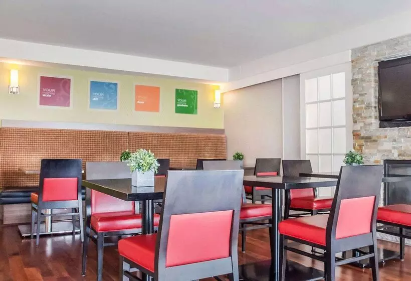 בית מלון כפרי Comfort Inn