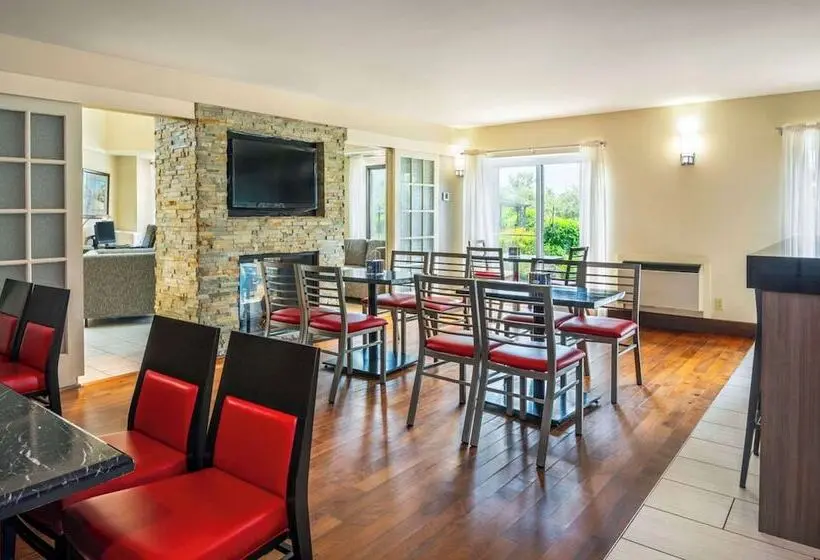 ホテル Comfort Inn Newmarket