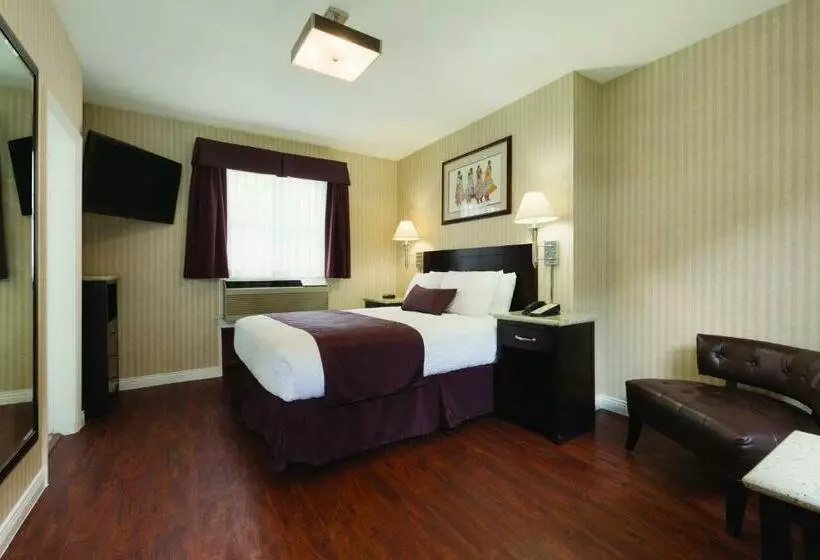 בית מלון כפרי Days Inn By Wyndham Vancouver Metro