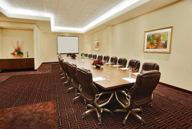 هتل Four Points By Sheraton London