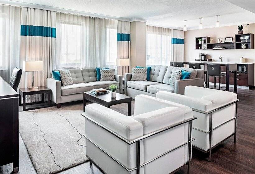 هتل Four Points By Sheraton London