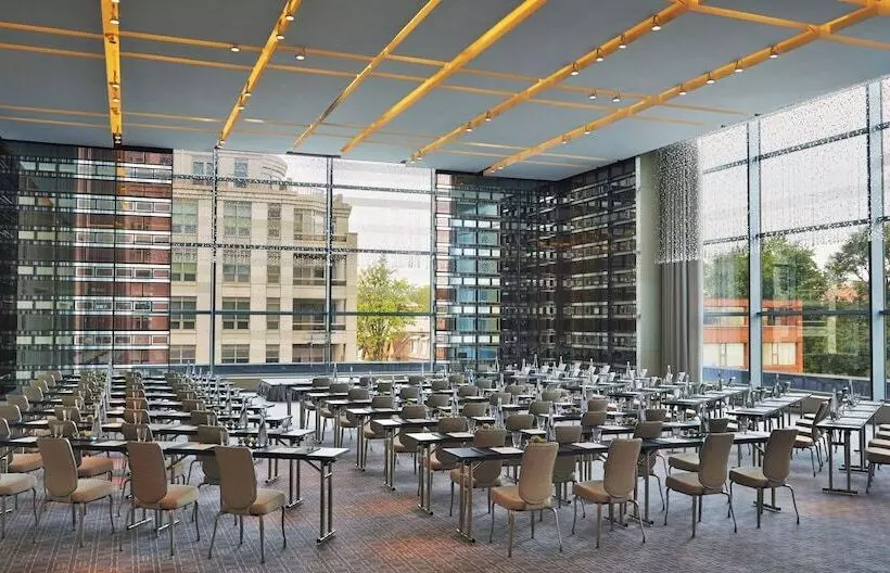 Four Seasons Hotel Toronto