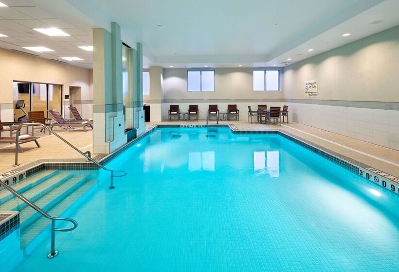 فندق Hampton Inn By Hilton Halifax Downtown