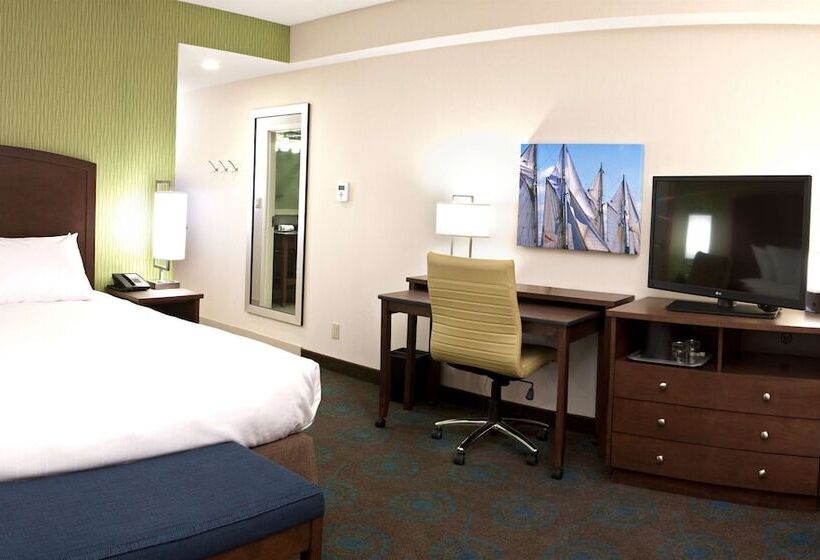 فندق Hampton Inn By Hilton Halifax Downtown