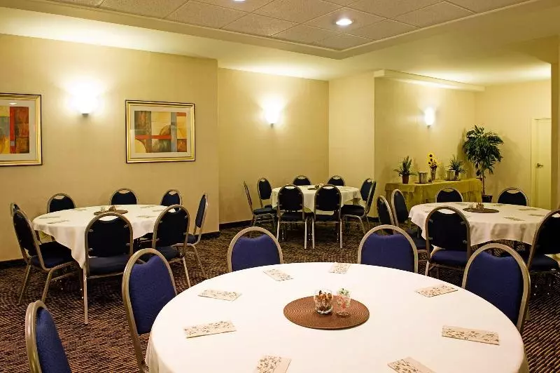 Hotel Holiday Inn Express & Suites Regina South, An Ihg