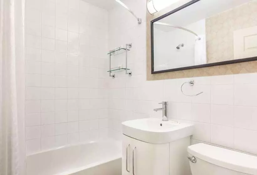 Szálloda Howard Johnson By Wyndham Kingston