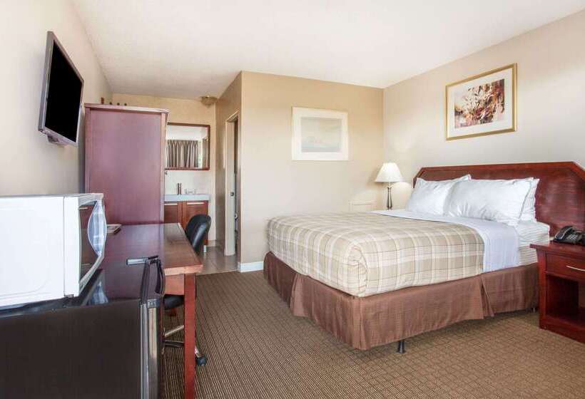 هتل Howard Johnson By Wyndham Kingston