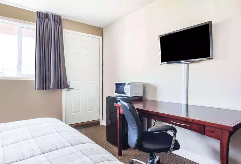 Szálloda Howard Johnson By Wyndham Kingston