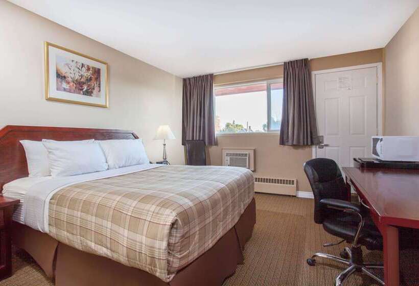 هتل Howard Johnson By Wyndham Kingston