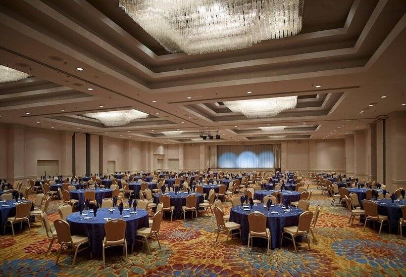 هتل Niagara Falls Marriott On The Falls