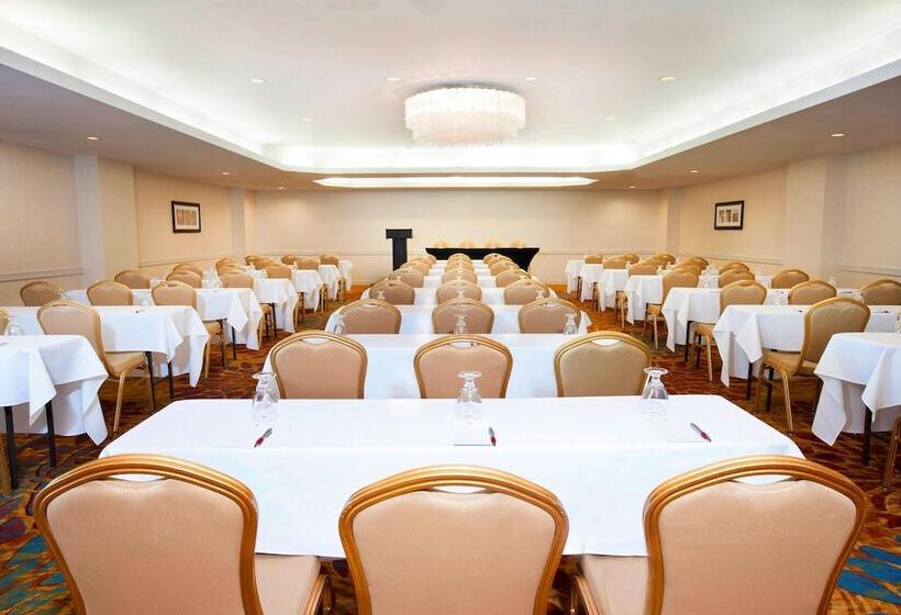 هتل Niagara Falls Marriott On The Falls