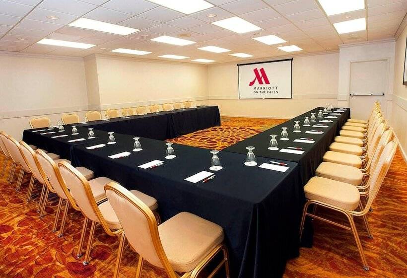 هتل Niagara Falls Marriott On The Falls